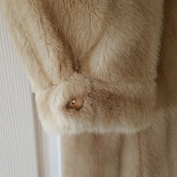 GRANDELLA II SPORTOWNE VINTAGE FUR COAT - Picture 3 of 8